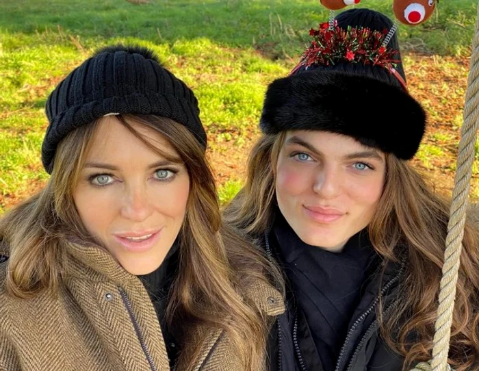 Liz Hurley și fiul ei, Damian, în vârstă de 17 ani, s-au pozat de Crăciun