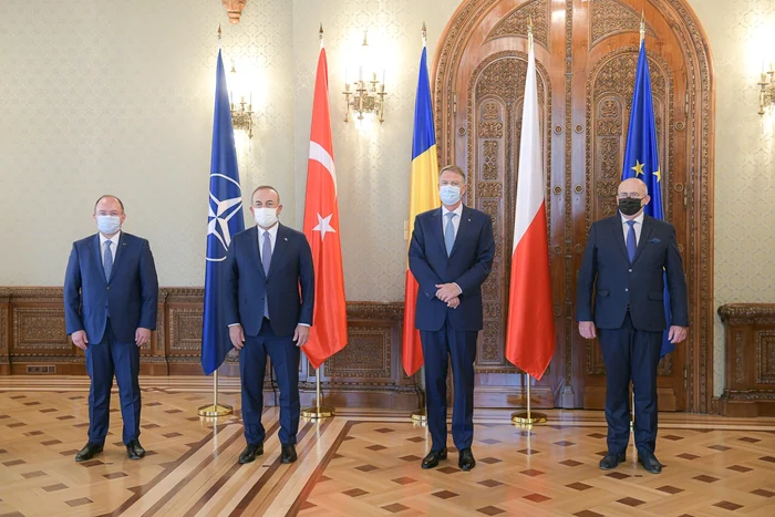 Klaus Iohannis alături de Bogdan Aurescu şi miniştrii de Externe din Polonia şi Turcia FOTO Administraţia Prezidenţială