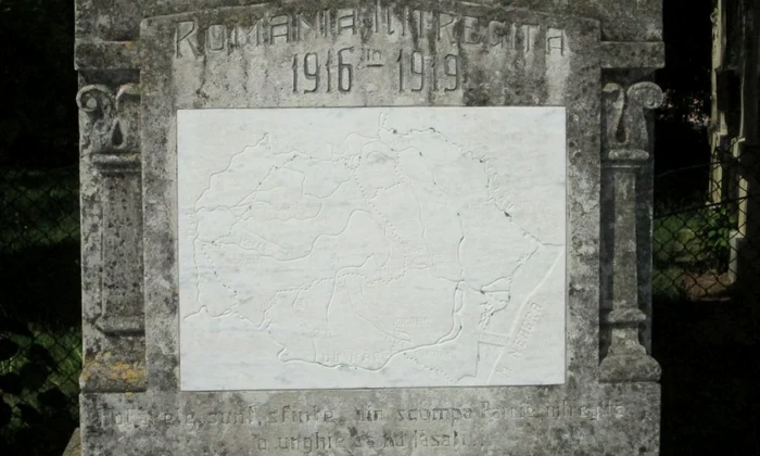 Monumentul eroilor din Stoina, un pios omagiu adus eroilor comunei căzuți pe câmpul de luptă în Primul Război Mondial jpeg