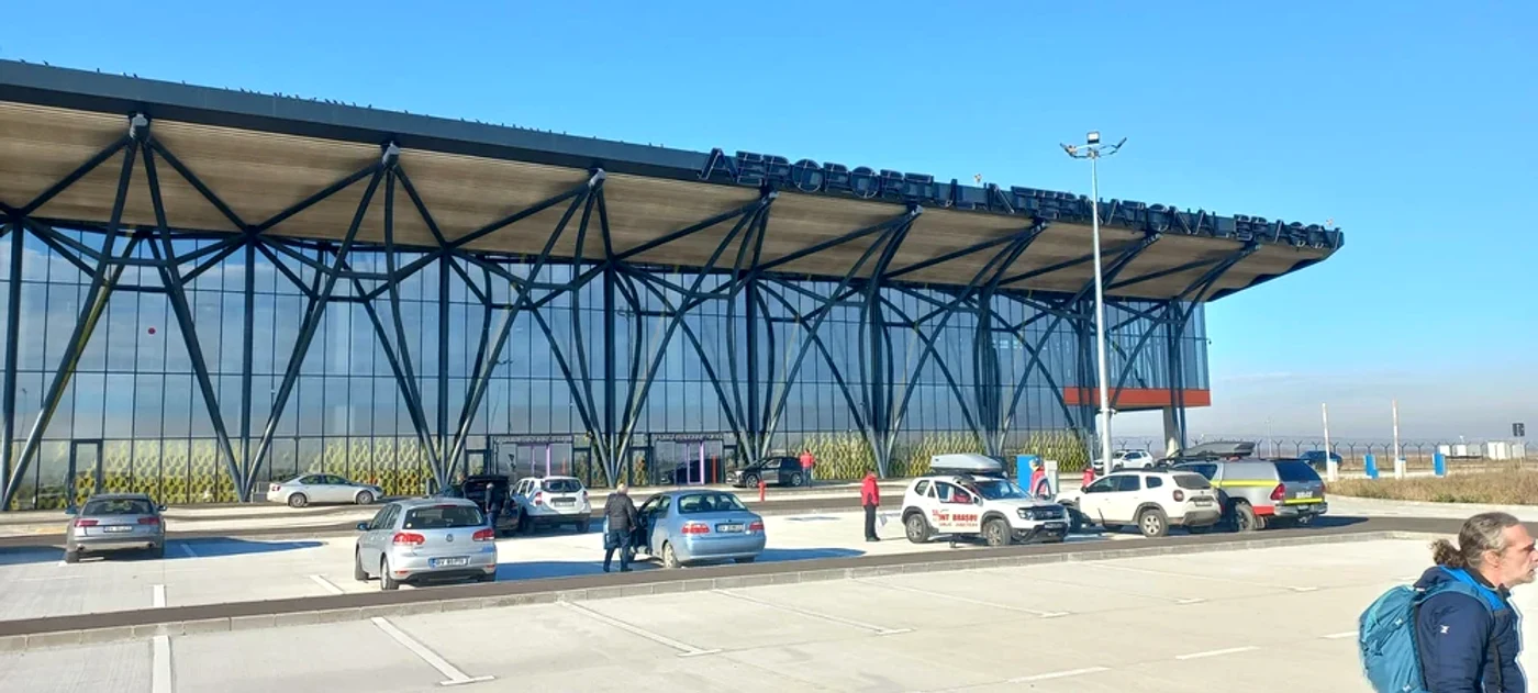 Dan Air a vândut bilete de peste un milion de euro de la Brașov FOTO Ioan Buciumar