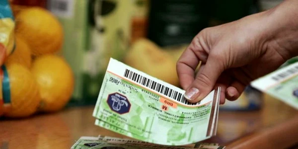 De Paşte, aproximativ 15% din companiile private oferă salariaţiilor prime în tichete sau carduri cadou