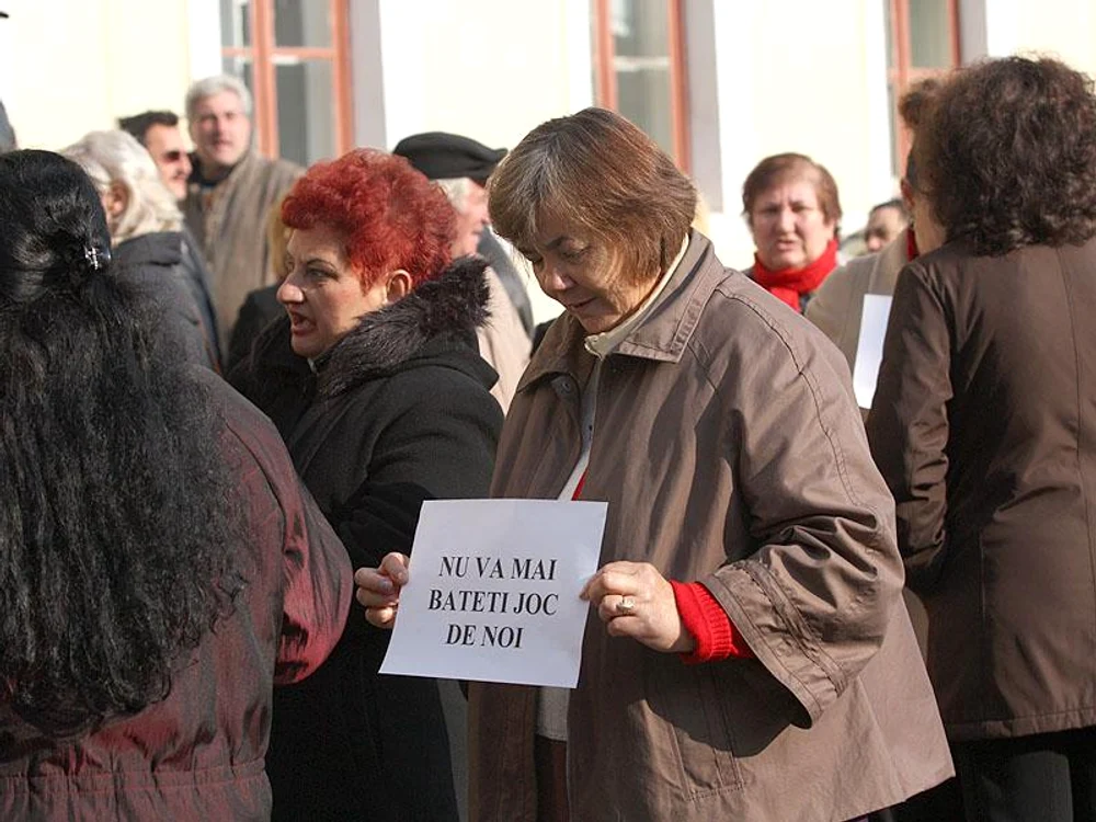 Pensionarii şi bugetarii au ieşit în stradă pentru o viaţă mai bună