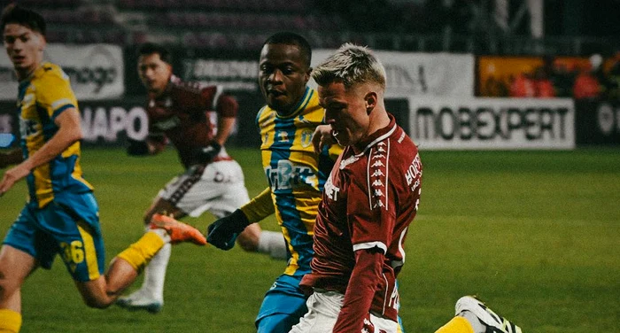 Petrila n-a trecut de fundașii Petrolului. Foto Facebook FC Rapid