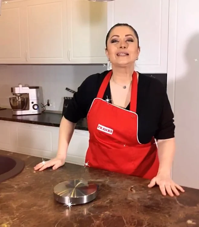 Gabi Cristea, în bucătărie, la filmări