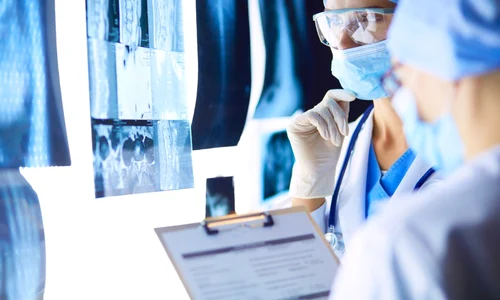 Radiografie -doctor - spital - cancer FOTO Shutterstock