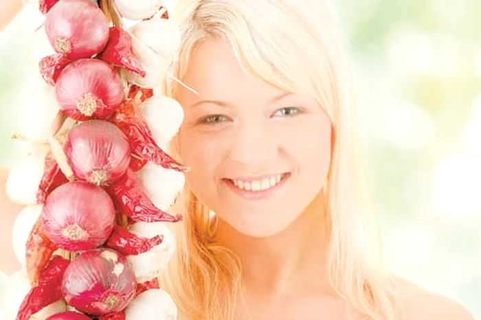 Un kilogram de ceapă uscată costă 2 lei, iar unul de usturoi, 10 lei