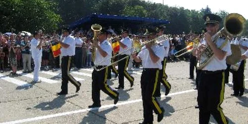 Bacău:Aviatorii militari au sărbătorit Ziua Forțelor Aeriene Române (GALERIE FOTO ȘI VIDEO)