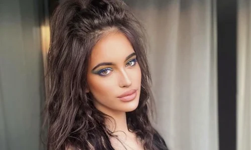 Eva Zaharescu are 19 ani şi moşteneşte frumuseţea mamei sale  jpeg