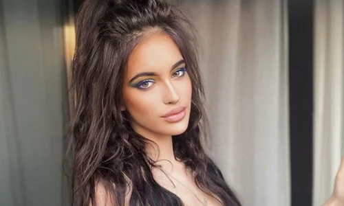 Eva Zaharescu are 19 ani şi moşteneşte frumuseţea mamei sale  jpeg