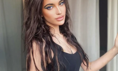 Eva Zaharescu are 19 ani şi moşteneşte frumuseţea mamei sale  jpeg