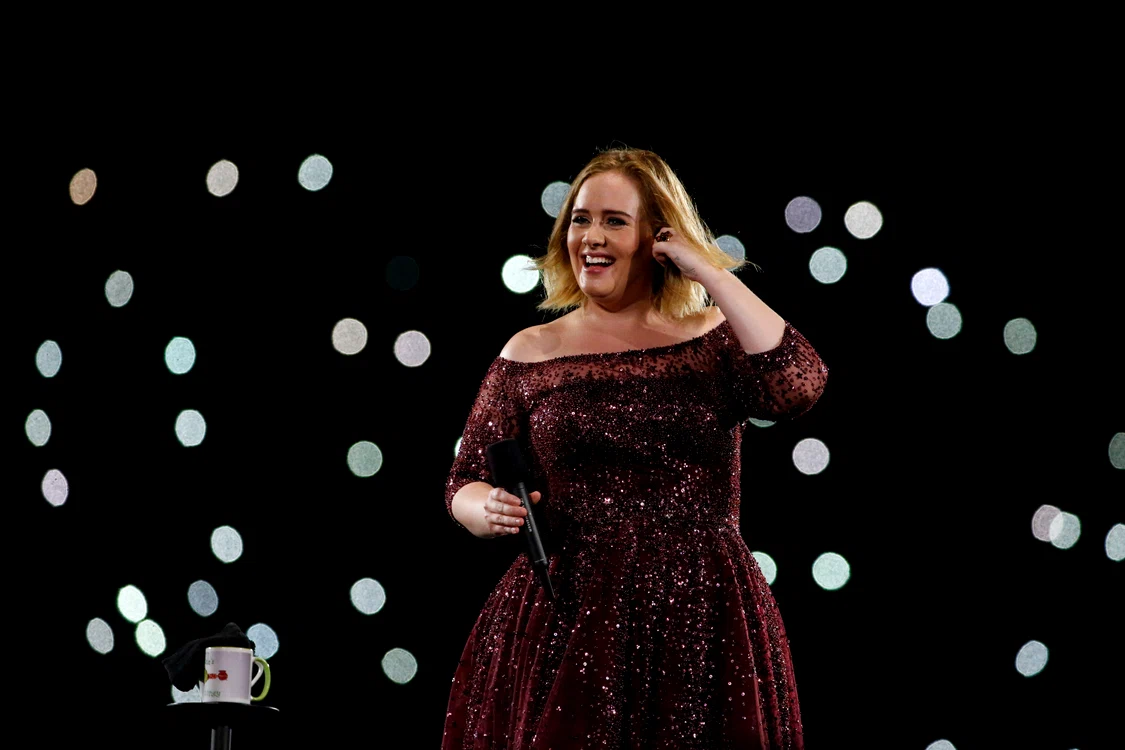 
    Așa arată Adele (stânga) acum, după ce a slăbit mai bine de 30 kg. Aici, alături de vedeta TV Kinga Rusinfoto: Instagram  