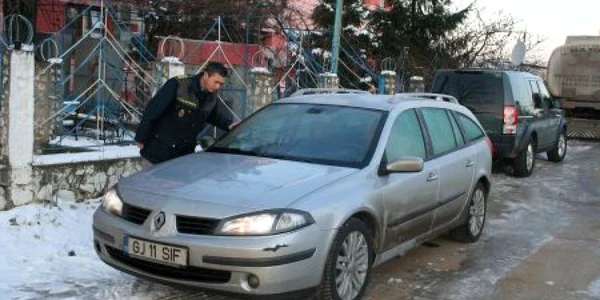 Autovehiculul a fost indisponibilizat la sediul Inspectoratului Judeţean al Poliţiei de Frontieră Mehedinţi  