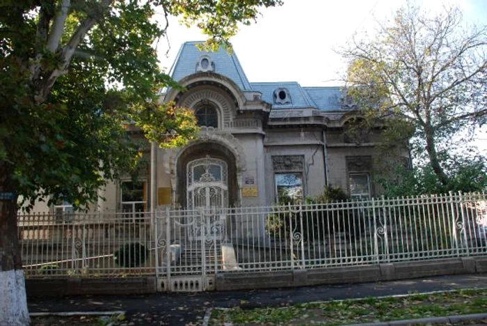 Bătrânilor de la Azilul Sf. Nicolae le-a fost oferit un program artistic