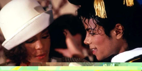 Whitney Houston îl însoțește pe Michael Jackson atunci când acesta primește titlul onorific de la Colegiul United Negro, în martie 1988