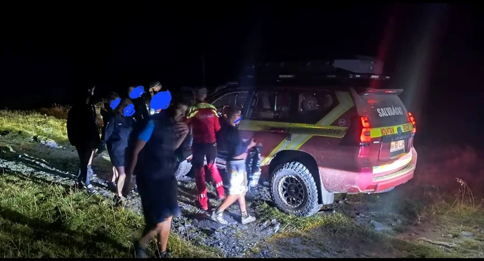 11 persoane, printre care 9 copii, salvate din Munții Rodnei FOTO: Salvamont Maramureș
