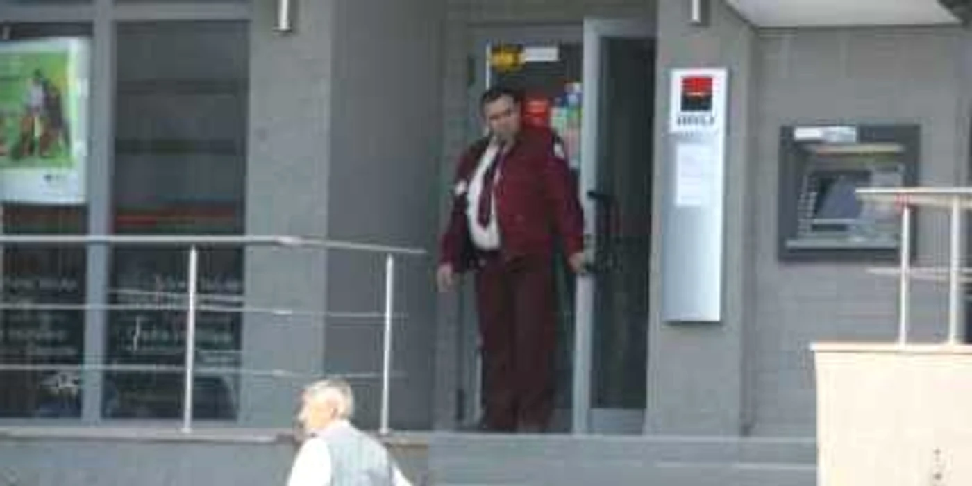 Galaţi: Iată cine vă păzeşte banii!