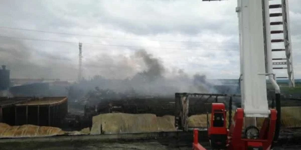 Incendiu depozit solvenţi comuna Bradu Argeş