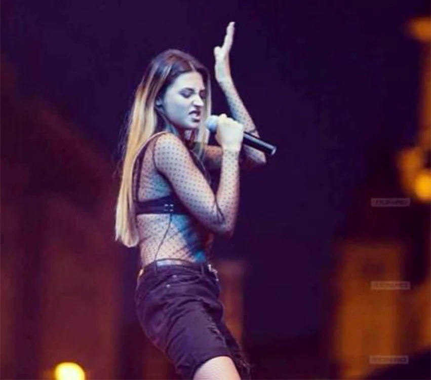 Antonia este una dintre solistele care urcă pe scenă în ținute foarte îndrăznețe