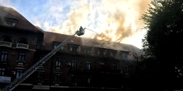 Incendiu la Hotelul Triumf din Bucureşti FOTO ISU B-IF