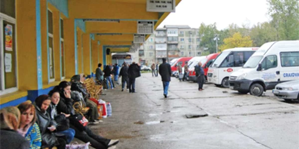 Slatina: Slătinenii nu mai vor să meargă cu trenul