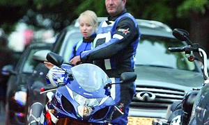 Radu Pietreanu conduce  un motor de viteză marca  Suzuki  El este adeptul  sexului iepureşte jpeg