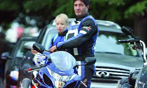 Radu Pietreanu conduce  un motor de viteză marca  Suzuki  El este adeptul  sexului iepureşte jpeg