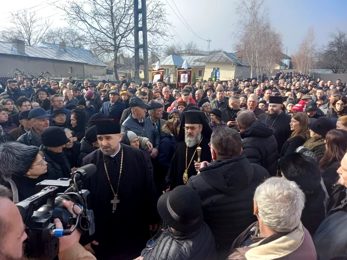 ÎPS Ciprian a oficiat slujba de înmormântare FOTO: Vrancea 24