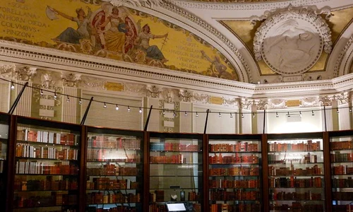 Ceva se rotește în biblioteca lui Thomas Jefferson jpeg