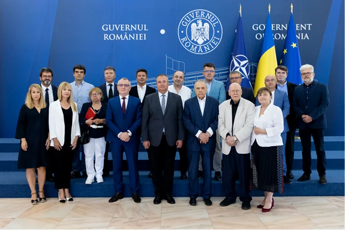 Ciucă a avut, la Palatul Victoria, o întâlnire cu editori, bibliotecari şi personalități culturale