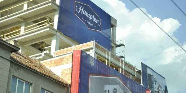 Hotelul Hilton va fi construit pe Bulevardul 21 Decembrie, pe amplasamentul unui proiect imobiliar blocat 