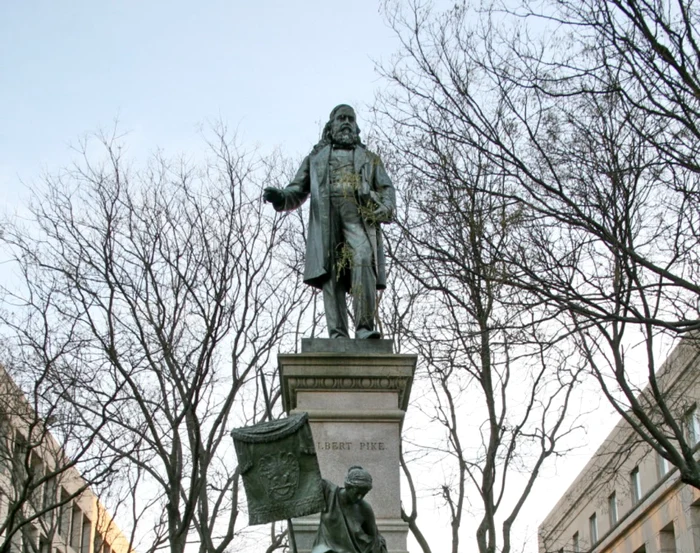 Statuia generalului Albert Pike FOTO: X