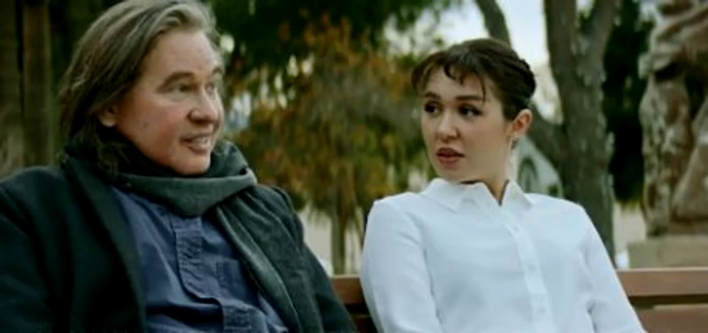 
    Val Kilmer și fiica sa joacă împreună într-un filmfoto: captură video  
