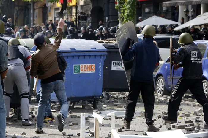 Violenţele dintre separatiştii pro-ruşi şi militarii ucraineni s-au soldat, vineri, cu cel puţin 40 de morţi. FOTO Reuters