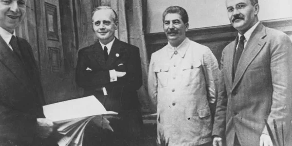 pactul Ribbentrop-Molotov semnare 1939 FOTO AP