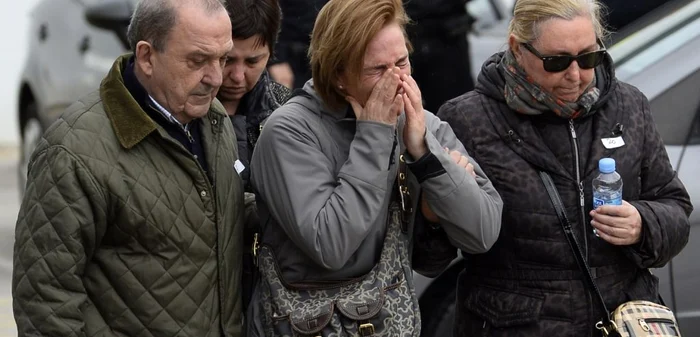 Avion prăbuşit în Franţa: rudele victimelor care aşteptau în Barcelona FOTO AP