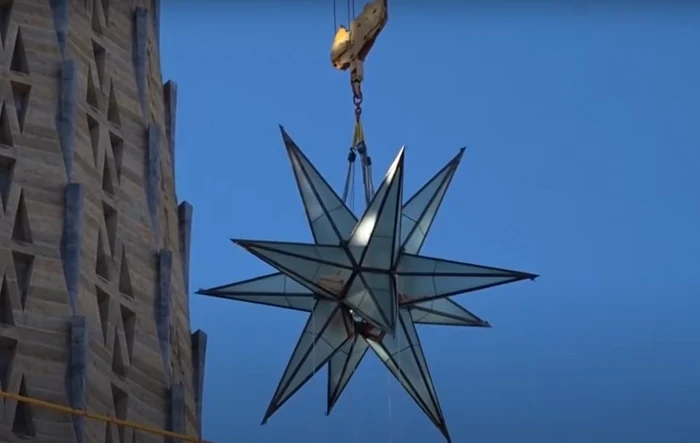 Proiectată de arhitectul catalan Antoni Gaudí, catedrala Sagrada Familia, cel mai vizitat monument din Barcelona.