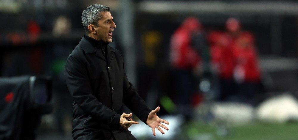 Problemele nu-i dau pace lui Răzvan Lucescu. După ce și-a înmormântat tatăl, a fost pus la pământ în campionatul Greciei