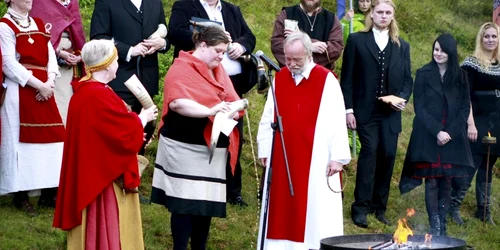 paganism islanda foto via the guardian