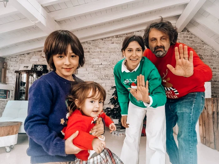 Dana Rogoz alături de familia ei - Foto: social media