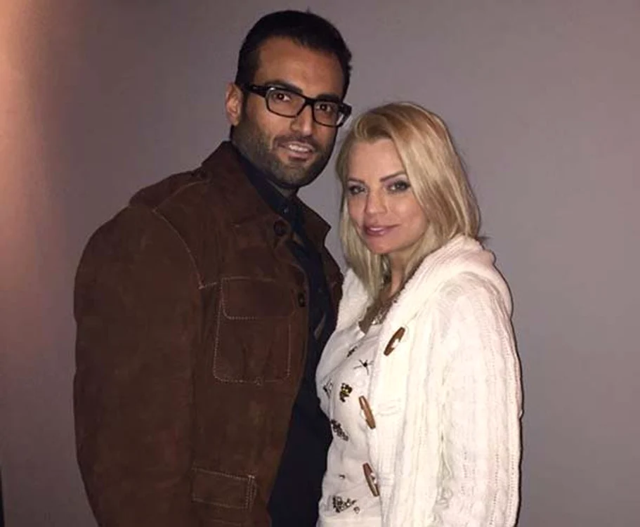 Ca să-i arate dragostea noul ei partener arab, Mariana şi-a tatuat un mesaj pe abdomenFOTO: Arhiva personală