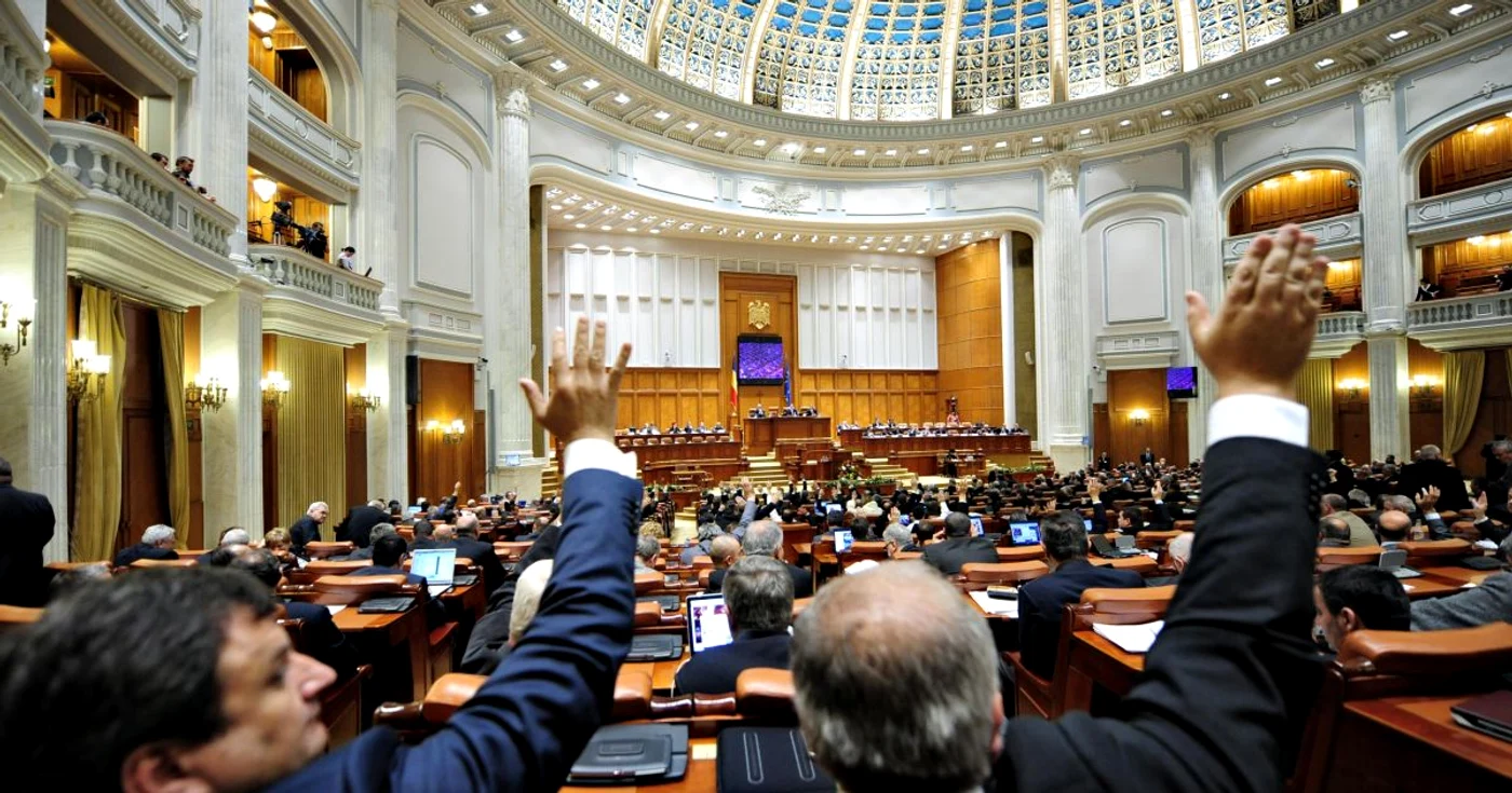 Domnilor parlamentari, nu ne puneţi să facem cerere şi pentru dreptul de a ne cunoaşte credinţa. Suntem sătui de hârţoage inutile