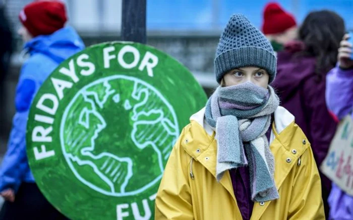 Activista pentru mediu Greta Thunberg participă la un protest al organizaţiei 'Fridays For Future în faţa parlamentului Riksdagen din Stockolm Suedia. FOTO EPA-EFE