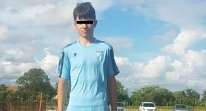 Puștiul, în echipamentul de joc  FOTO GSP