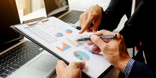 analiza-economica-proiectie-financiara-economist-calcule-grafice-evaluare-companii