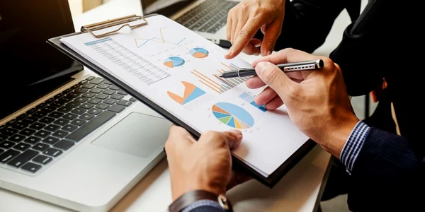 analiza-economica-proiectie-financiara-economist-calcule-grafice-evaluare-companii