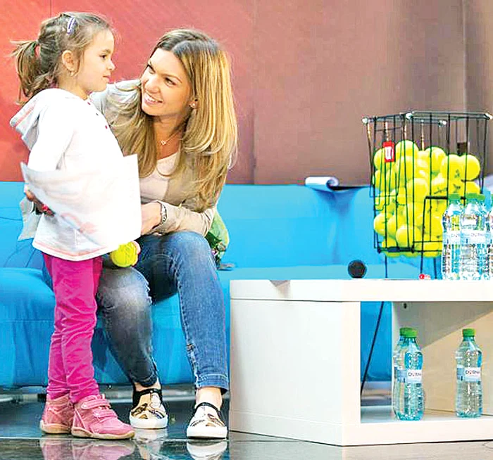 Simona are „lipici” la copii