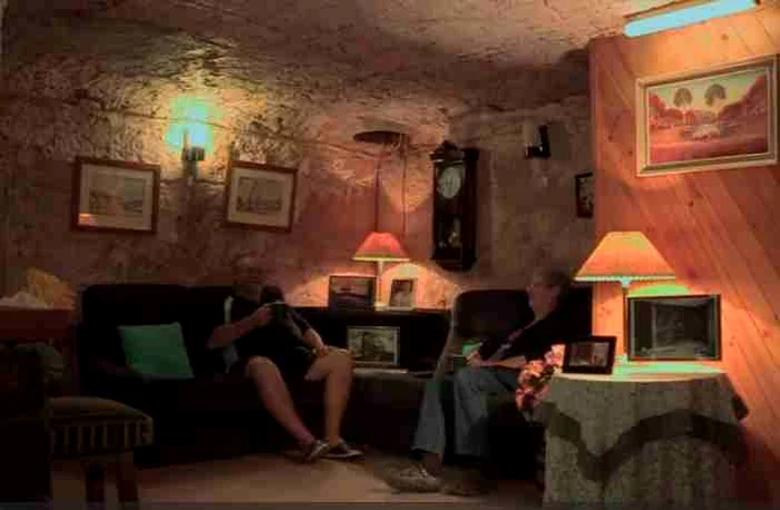 Dacă vor să își mărească locuințele, cei din Coober Pedy trebuie doar să sapefoto: captură BBC