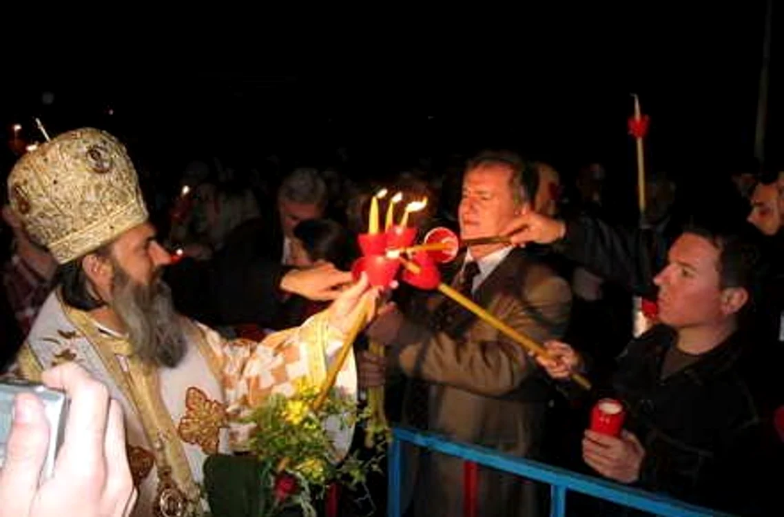 La Constanţa, lumina a fost adusă de IPS Teodosie din largul Mării Negre