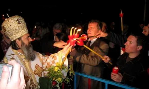 La Constanţa, lumina a fost adusă de IPS Teodosie din largul Mării Negre jpeg