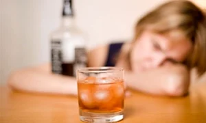 femeie alcool jpeg